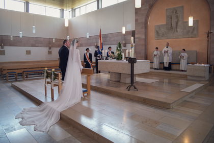 Fotografieren während der kirchlichen Trauung ist ein Job für den Hochzeits Fotografen! - 